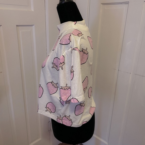PUNYUS strawberry print crop top - Picture 2 of 5